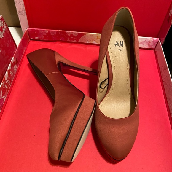 H&M Heels - Picture 2 of 4